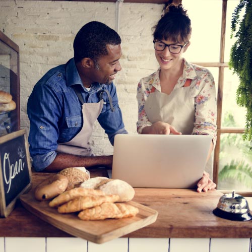 Couple partnership the bake-house with e-business online