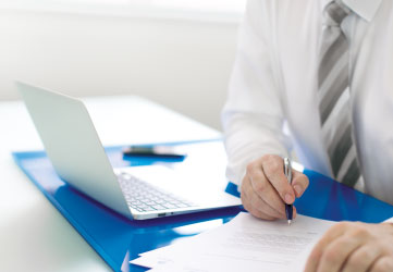 broker with a laptop