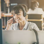 customer advisor on the phone