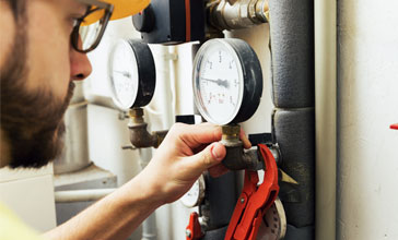 plumber installing pressure meter