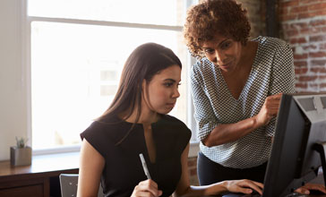 manager explaining process to an employee