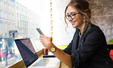smiling woman using laptop in the coffee shop