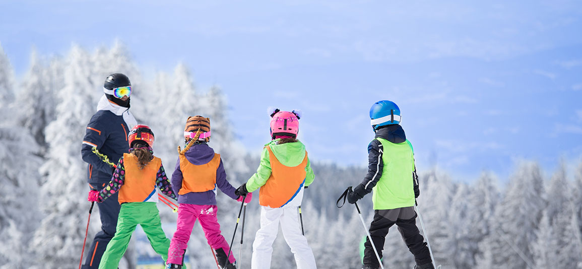 kids skiing